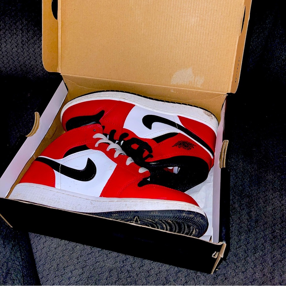 Jordan 1 retro mid size 5